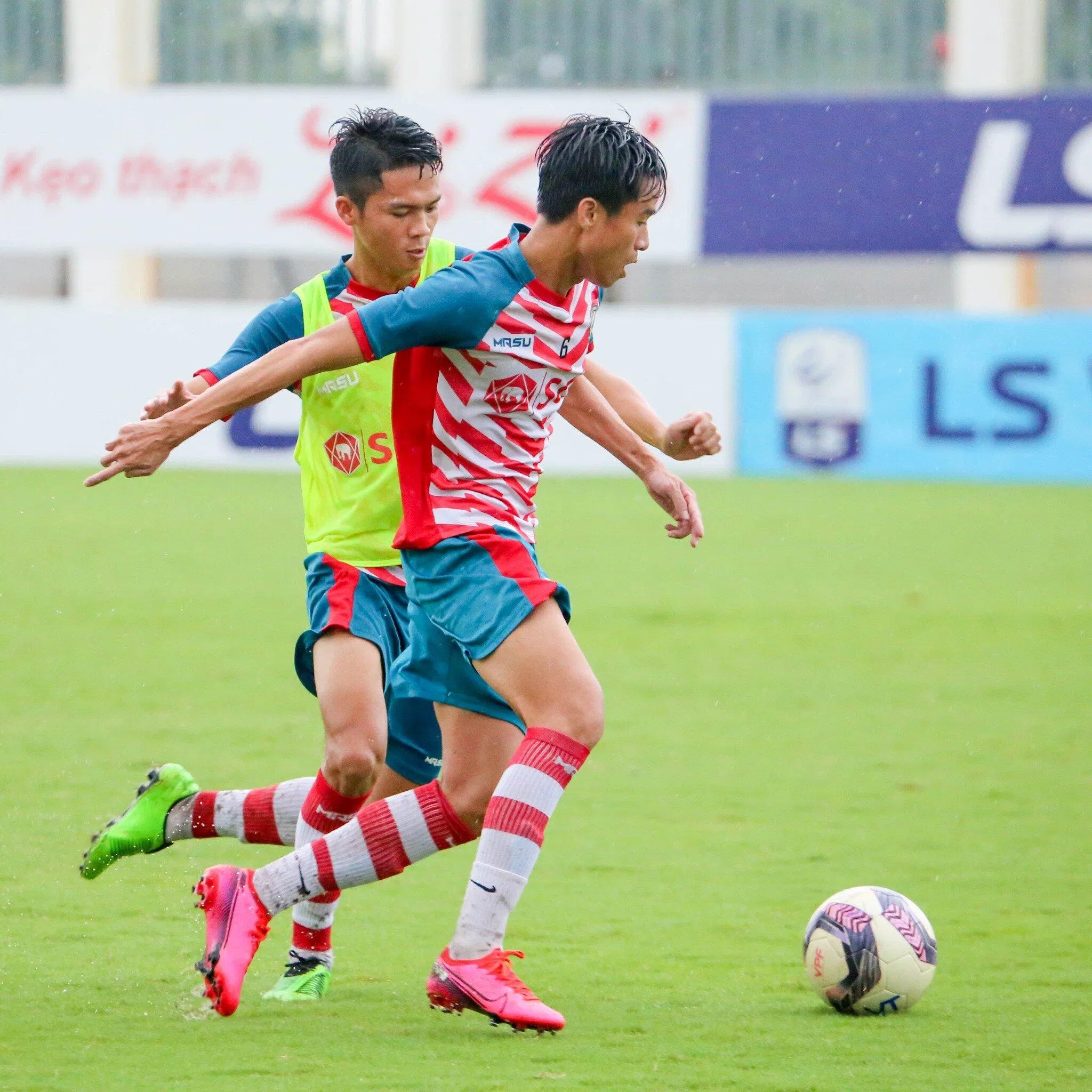 Năm 2022, Phan Thanh Hậu thi đấu cho CLB Bà Rịa - Vũng Tàu theo dạng cho mượn (Ảnh: Internet) Năm 2022, Phan Thanh Hậu thi đấu cho CLB Bà Rịa - Vũng Tàu theo dạng cho mượn (Ảnh: Internet)