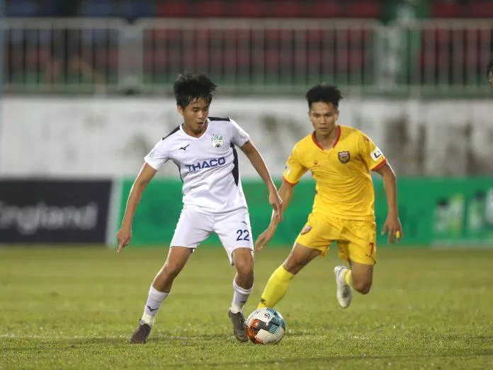 Phan Thanh Hậu (áo trắng) cũng được điền tên vào danh sách đội một HAGL tham dự V-League 2015 (Ảnh: Internet) Phan Thanh Hậu (áo trắng) cũng được điền tên vào danh sách đội một HAGL tham dự V-League 2015 (Ảnh: Internet)