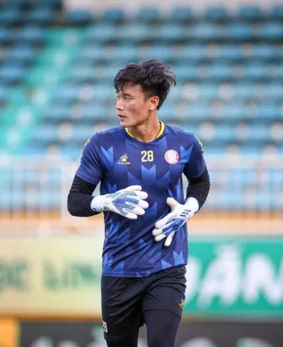 Bùi Tiến Dũng: "Bản thân tôi rất vinh dự và tự hào khi được khoác lên mình màu áo của Công An Hà Nội FC" (Ảnh: Internet) Bùi Tiến Dũng: "Bản thân tôi rất vinh dự và tự hào khi được khoác lên mình màu áo của Công An Hà Nội FC" (Ảnh: Internet)
