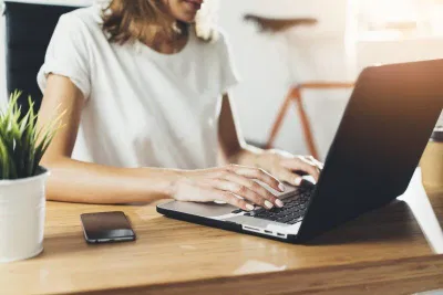 Tinh giản góc làm việc sẽ giúp nâng cao hiệu suất của bạn (Ảnh: Internet) Tinh giản góc làm việc sẽ giúp nâng cao hiệu suất của bạn (Ảnh: Internet)