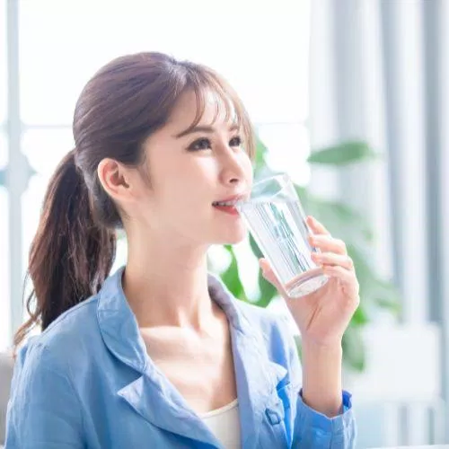 Uống đủ nước (Ảnh: Internet) Uống đủ nước (Ảnh: Internet)