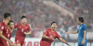 Vũ Văn Thanh tung cú sút rất căng và đẹp mắt từ ngoài vòng cấm gỡ hòa 2-2 cho ĐTVN