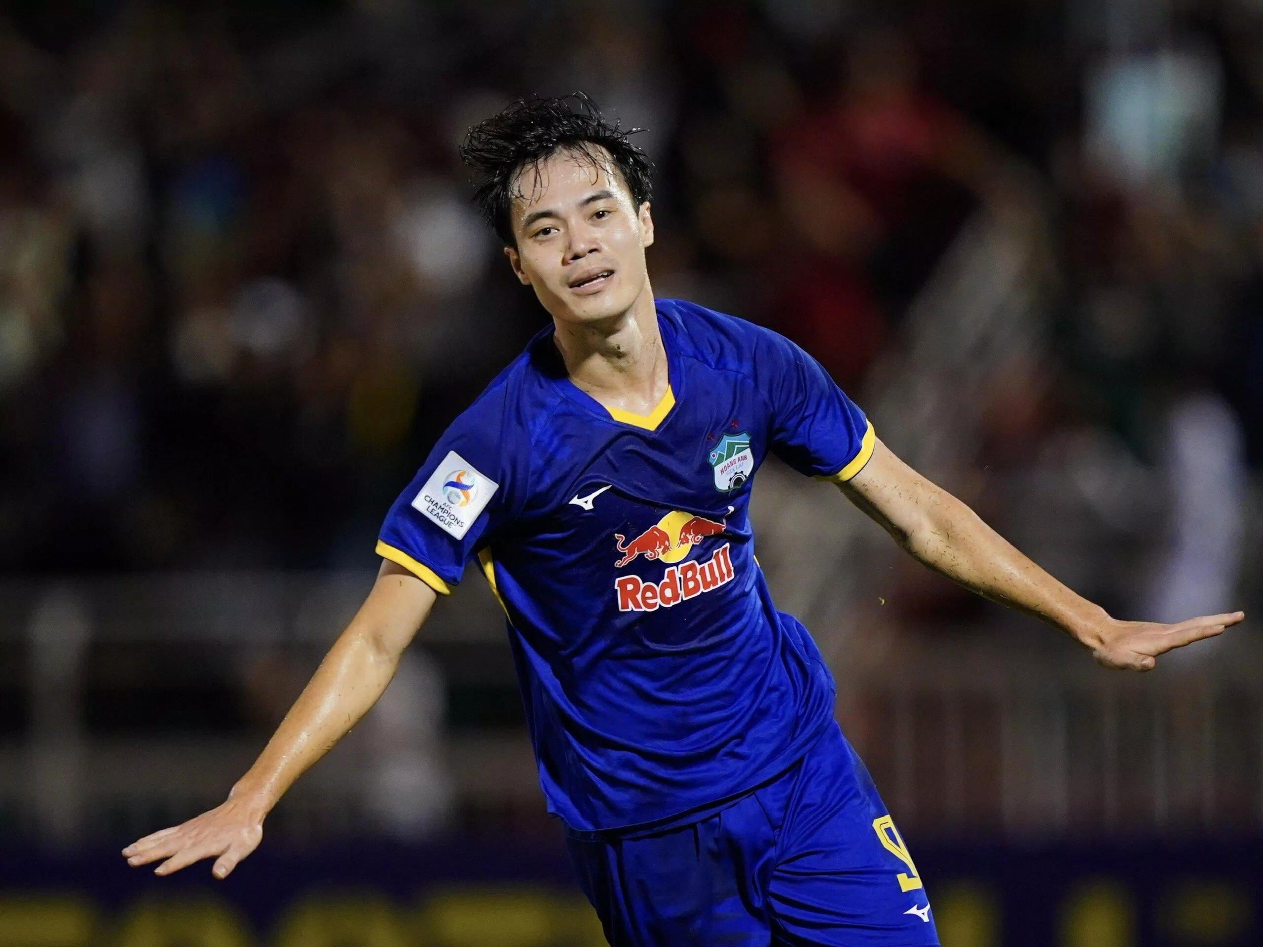 Chia tay HAGL, nhiều khả năng Văn Toàn chuyển sang Hàn Quốc thi đấu cho CLB Seoul E-Land, một đội bóng ở K-League 2 (Ảnh: Internet) Chia tay HAGL, nhiều khả năng Văn Toàn chuyển sang Hàn Quốc thi đấu cho CLB Seoul E-Land, một đội bóng ở K-League 2 (Ảnh: Internet)