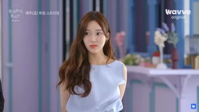 White Rose chờ đợi người muốn hẹn hò cùng cô (Ảnh: wavve)