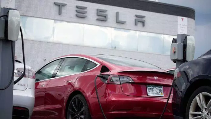 Có nhiều nguyên nhân khiến xe Tesla giảm giá (Ảnh: Internet) Có nhiều nguyên nhân khiến xe Tesla giảm giá (Ảnh: Internet)