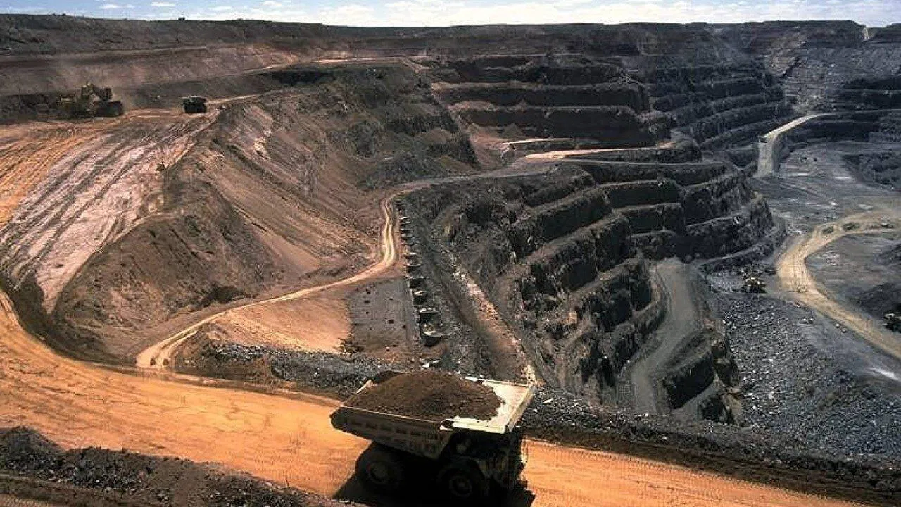 Khai thác lithium gây tàn phá môi trường (Ảnh: Internet)