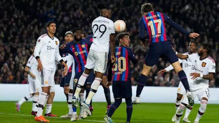 Marcos Alonso mở điểm cho Barca nhưng sau đó Man Utd đã vượt lên dẫn ngược (Ảnh: Internet) Marcos Alonso mở điểm cho Barca nhưng sau đó Man Utd đã vượt lên dẫn ngược (Ảnh: Internet)
