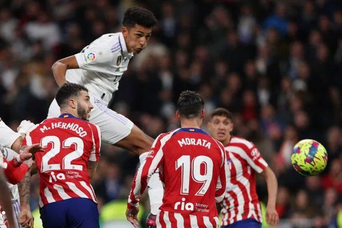 Trung vệ trẻ Alvaro với pha băng cắt đánh đầu dũng mãnh cứu thua cho Real Madrid ở những phút cuối (Ảnh: Internet)