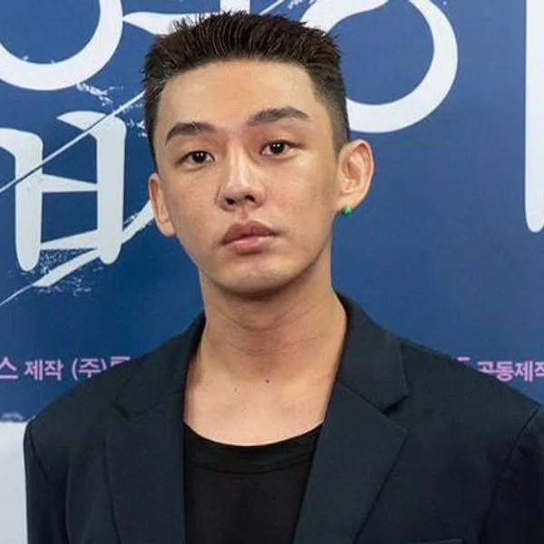 Một cư dân mạng bày tỏ sự nghi ngờ liệu quyết định miễn nghĩa vụ quân sự của Yoo Ah In có được thực hiện theo các thủ tục thích hợp để giải quyết những nghi ngờ của công chúng hay không