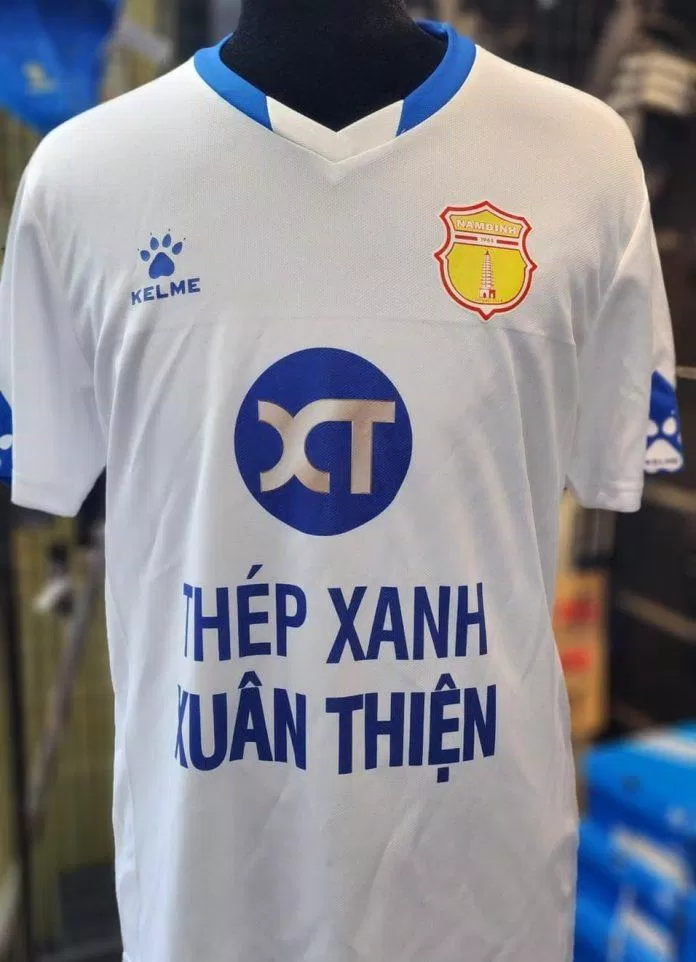 CLB Thép Xanh Nam Định tặng 5.000 áo cho Hội cổ động viên bóng đá Nam Định. (Ảnh: Internet) CLB Thép Xanh Nam Định tặng 5.000 áo cho Hội cổ động viên bóng đá Nam Định. (Ảnh: Internet)