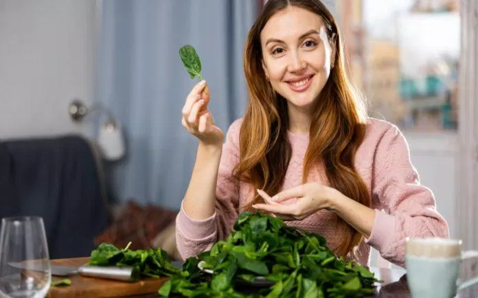 Ăn nhiều rau chân vịt có thể giúp bạn chống lại các bệnh tật (Ảnh: Internet)