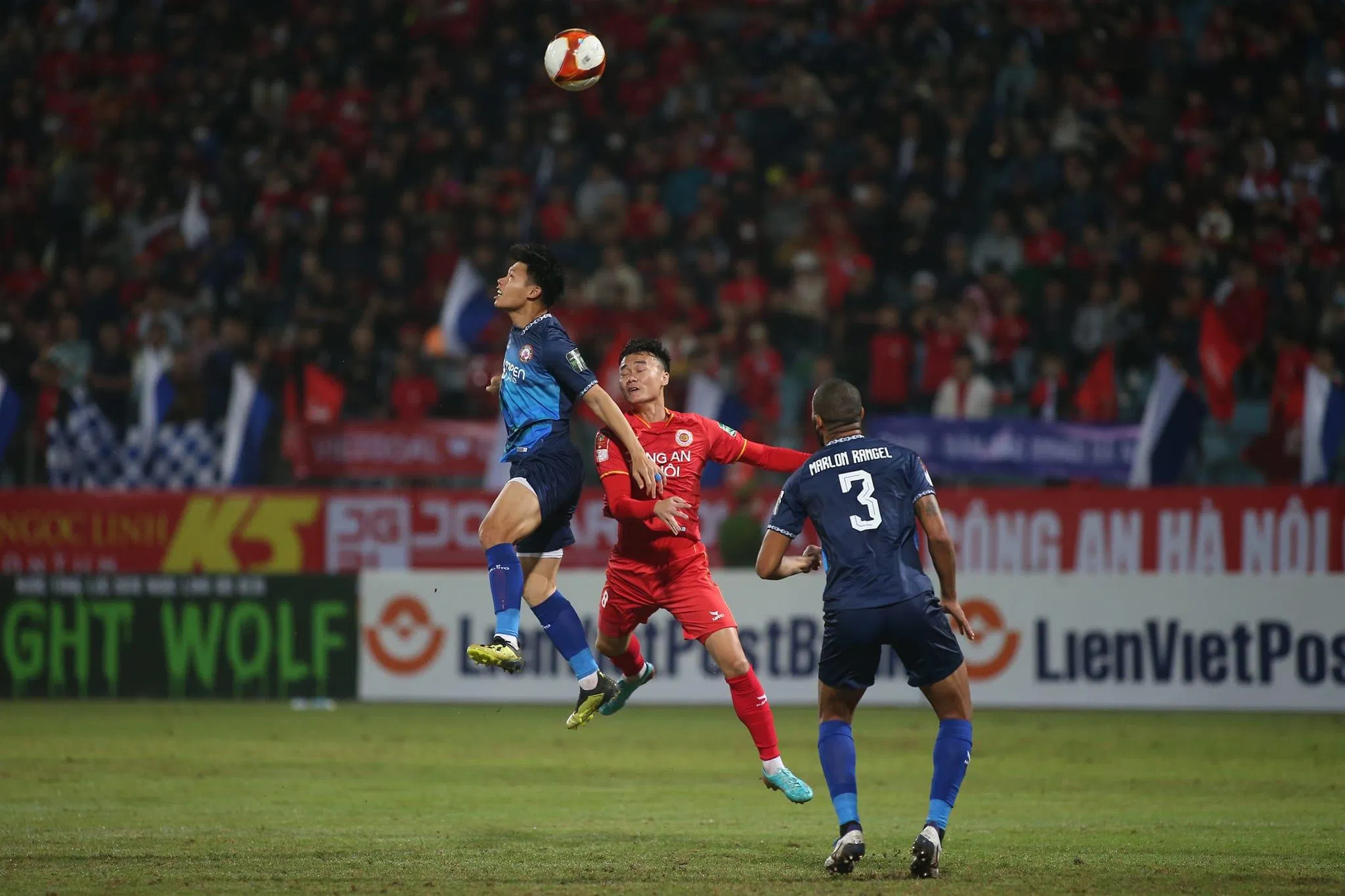 CLB CAHN giành chiến thắng đậm đà với tỷ số 5-0 trước CLB Bình Định (Ảnh: Internet) CLB CAHN giành chiến thắng đậm đà với tỷ số 5-0 trước CLB Bình Định (Ảnh: Internet)