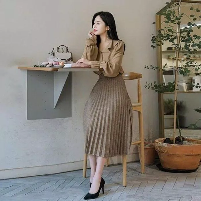 Khỏi sợ chê khi mặc chân váy xếp ly (Nguồn: internet) Khỏi sợ chê khi mặc chân váy xếp ly (Nguồn: internet)