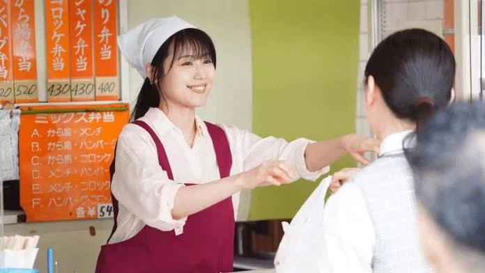 Chihiro chạm đến cảm xúc của người khác thông qua ánh mắt và hành động (Ảnh: Netflix)