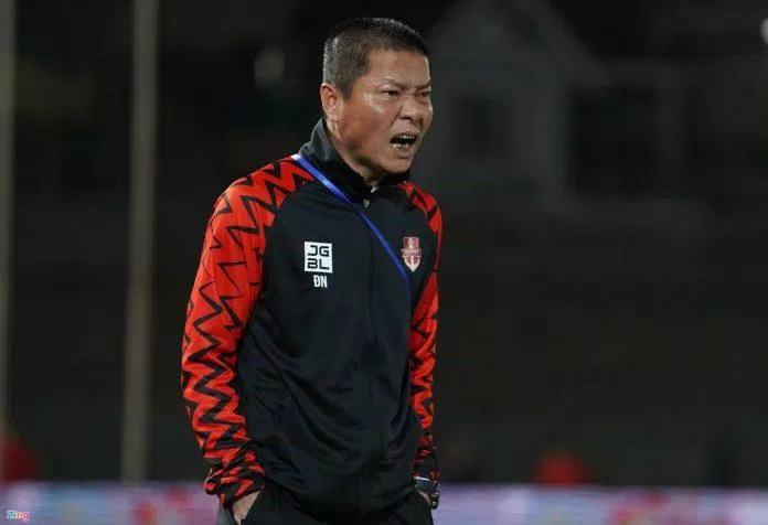 HLV Chu Đình Nghiêm cũng tỏ ra không hài lòng khi V.League phải tạm dừng (Ảnh: Internet) HLV Chu Đình Nghiêm cũng tỏ ra không hài lòng khi V.League phải tạm dừng (Ảnh: Internet)