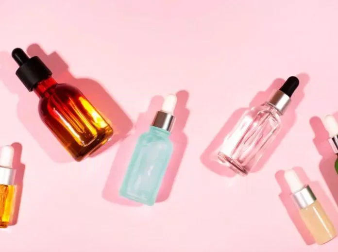 Serum là nguồn dưỡng chất dồi dào cho da, là “liều thuốc đặc trị” hữu hiệu cho nhiều vấn đề. (Nguồn: Internet).