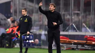 Antonio Conte liệu có thể vượt qua được cái dớp của chính mình tại đấu trường Champions League khi dẫn đắt một đội bóng khác của nước Anh? (Ảnh: Internet) Antonio Conte liệu có thể vượt qua được cái dớp của chính mình tại đấu trường Champions League khi dẫn đắt một đội bóng khác của nước Anh? (Ảnh: Internet)