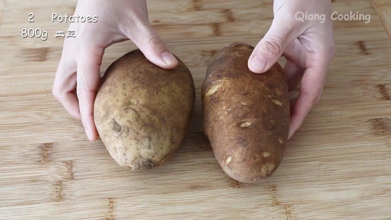 Nguyên liệu làm khoai tây chiên (Nguồn: Qiong Cooking) Nguyên liệu làm khoai tây chiên (Nguồn: Qiong Cooking)