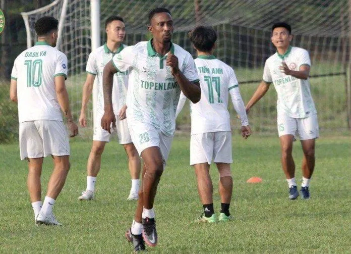 Tiền đạo Đinh Hoàng Max gia nhập CLB Bình Thuận (Ảnh: Internet)