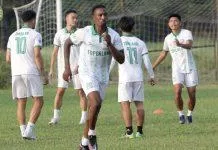 Tiền đạo Đinh Hoàng Max gia nhập CLB Bình Thuận