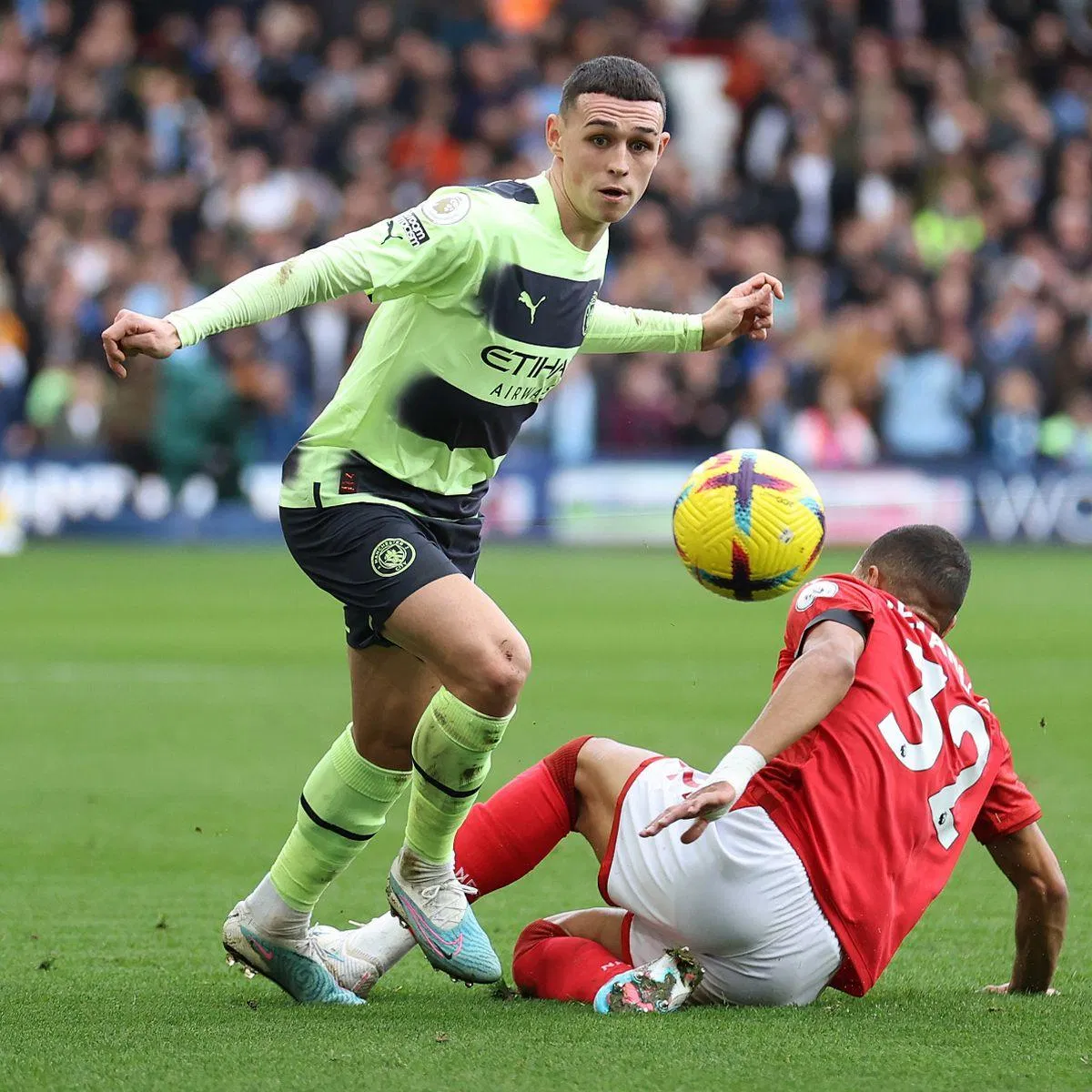 Foden trong ngày đóng thay vai trò của Mahrez đã khuấy đảo hàng thủ của Forest rất nhiều (Ảnh: Internet) Foden trong ngày đóng thay vai trò của Mahrez đã khuấy đảo hàng thủ của Forest rất nhiều (Ảnh: Internet)