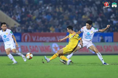 Mùa giải năm 2022 có thể nói là điểm sáng trong sự nghiệp cầu thủ của ngôi sao 26 tuổi này khi anh đang thi đấu khá tốt trong màu áo Hải Phòng (Ảnh: Internet) Mùa giải năm 2022 có thể nói là điểm sáng trong sự nghiệp cầu thủ của ngôi sao 26 tuổi này khi anh đang thi đấu khá tốt trong màu áo Hải Phòng (Ảnh: Internet)