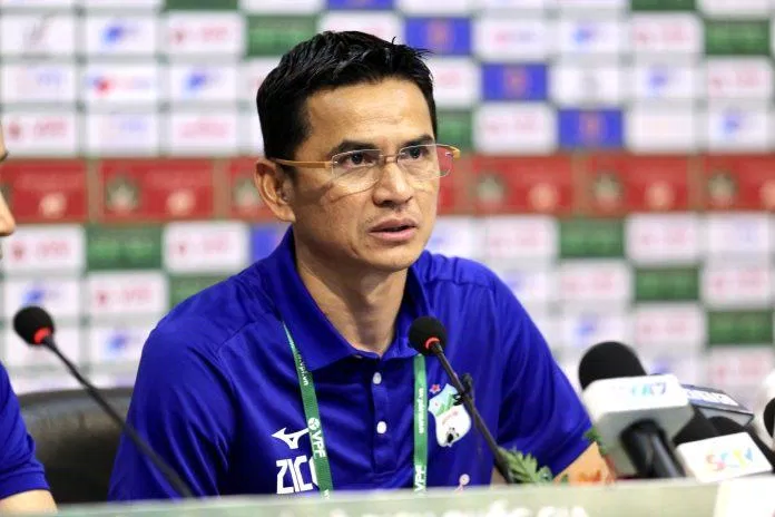 HLV Kiatisak: "Chỉ tiêu sân khách là 1 điểm nên tôi cảm thấy hài lòng với kết quả ngày hôm nay". (Ảnh: Internet) HLV Kiatisak: "Chỉ tiêu sân khách là 1 điểm nên tôi cảm thấy hài lòng với kết quả ngày hôm nay". (Ảnh: Internet)