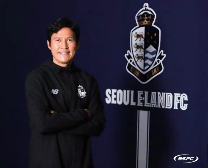 HLV Park Choong Kyun của CLB Seoul E-Land dành nhiều lời khen cho Văn Toàn trước ngày K-League 2 khởi tranh. (Ảnh: Internet)