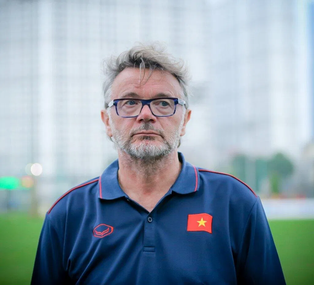Tháng 6.2018, ông Philippine Troussier ký hợp đồng để trở thành giám đốc kỹ thuật của Trung tâm đào tạo bóng đá trẻ PVF (Ảnh: Internet) Tháng 6.2018, ông Philippine Troussier ký hợp đồng để trở thành giám đốc kỹ thuật của Trung tâm đào tạo bóng đá trẻ PVF (Ảnh: Internet)