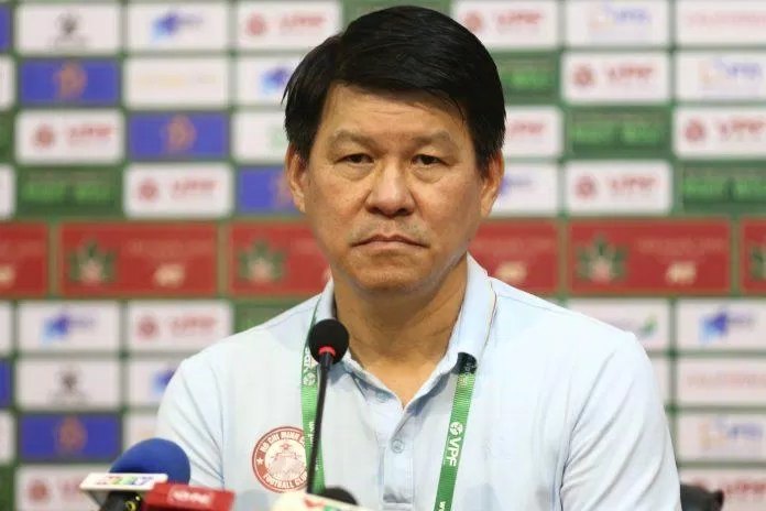 HLV Vũ Tiến Thành: "Thua 2 trận rất khó khăn nhưng chúng tôi vẫn còn 11 trận đấu nữa" (Ảnh: Internet) HLV Vũ Tiến Thành: "Thua 2 trận rất khó khăn nhưng chúng tôi vẫn còn 11 trận đấu nữa" (Ảnh: Internet)