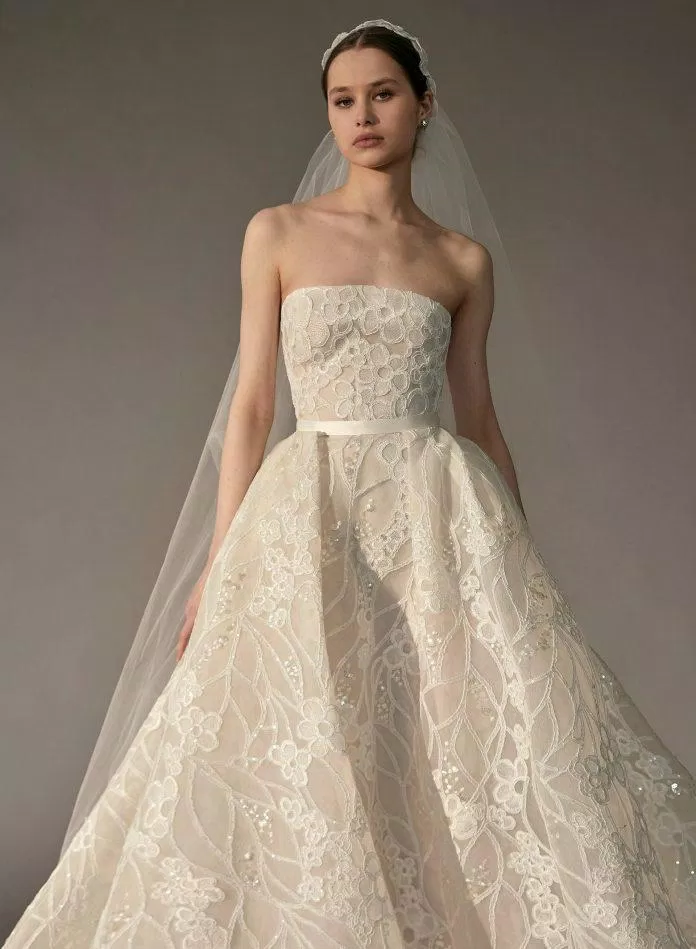 Một chiếc váy cưới họa tiết hoa nằm trong bộ sưu tập Spring 2023 của nhà thiết kế nổi tiếng người Lebanon - Elie Saab. Nguồn: internet