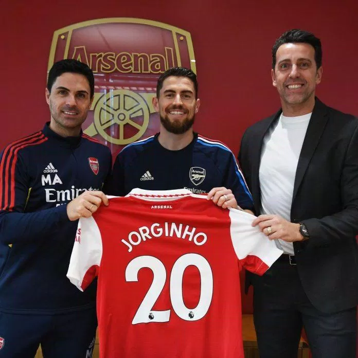 Arsenal cũng mua sắm rầm rộ khi đưa về sân Emirates tiền vệ kiến thiết Jorginho từ Chelsea (Ảnh: Internet)