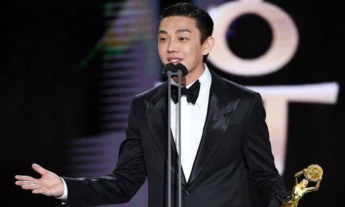 The Throne đã đưa Yoo Ah In trở thành diễn viên trẻ nhất đoạt giải Nam diễn viên chính xuất sắc nhất trong lịch sử điện ảnh Hàn Quốc ở tuổi 29 The Throne đã đưa Yoo Ah In trở thành diễn viên trẻ nhất đoạt giải Nam diễn viên chính xuất sắc nhất trong lịch sử điện ảnh Hàn Quốc ở tuổi 29
