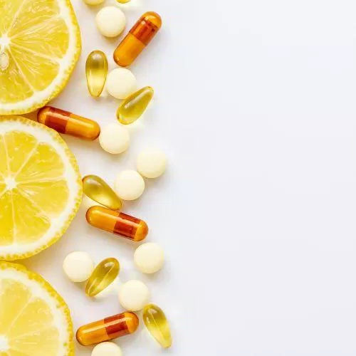 Nên sử dụng vitamin với lượng nước phù hợp với cơ thể (Nguồn: Internet) Nên sử dụng vitamin với lượng nước phù hợp với cơ thể (Nguồn: Internet)