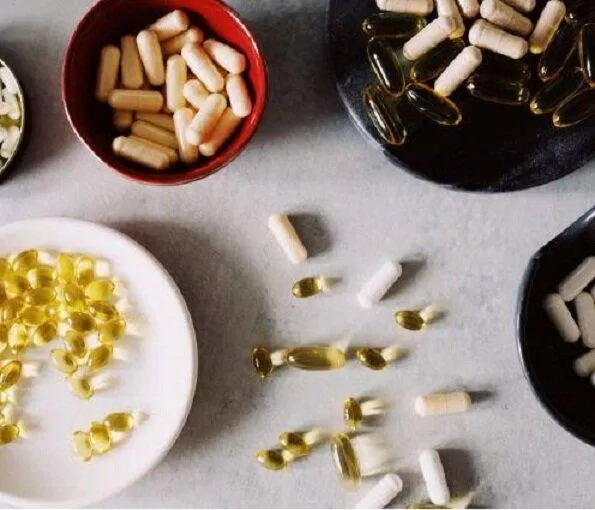 Vitamin tổng hợp bao gồm cả vitamin tan trong chất béo và nước. Nguồn: Internet Vitamin tổng hợp bao gồm cả vitamin tan trong chất béo và nước. Nguồn: Internet