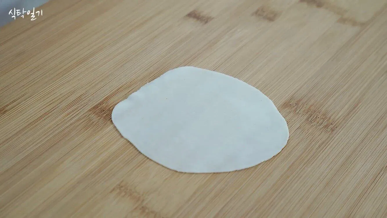 Làm vỏ há cảo (Nguồn Internet)