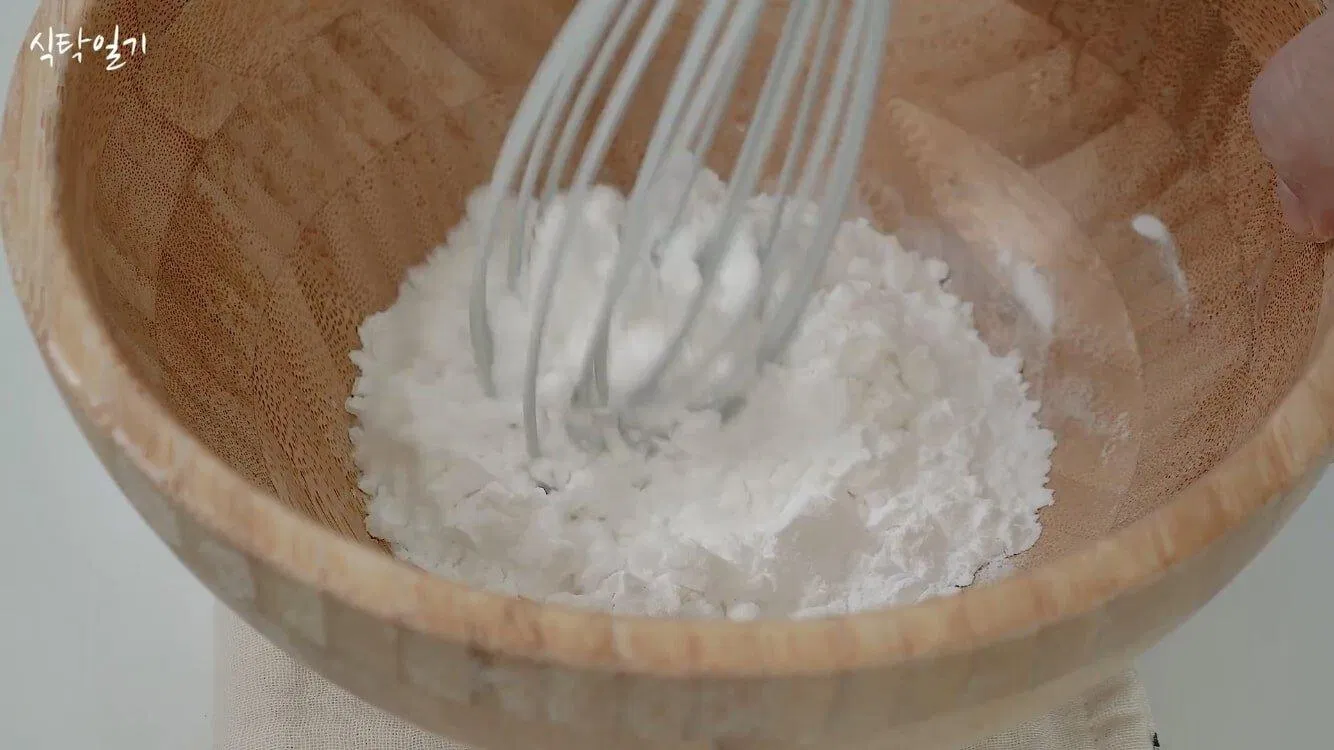 Làm vỏ há cảo (Nguồn Internet)