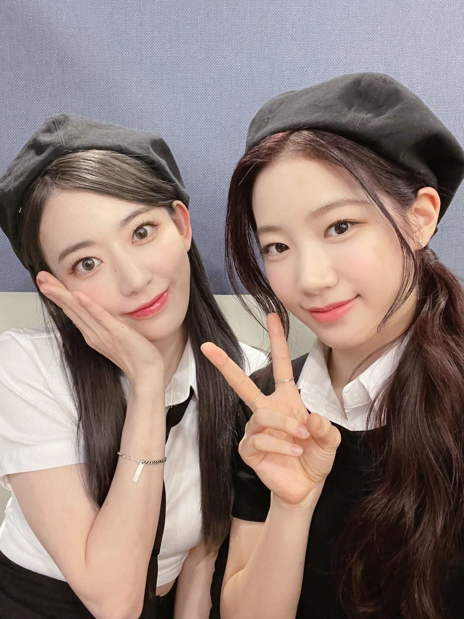 J-line gồm cựu idol Nhật Bản đình đám Sakura và thành viên mới Kazuha chính là 2 'át chủ bài" của tại thị trường màu mỡ này Nhật Bản vẫn luôn phát cuồng vì idol nữ Kpop, từ thế hệ 1 đến thế hệ 4 đều có idol được mệnh danh con cưng đất Nhật Bo a idol nữ idol nữ kpop kara KPOP LE SSERAFIM Nhật Bản Twice