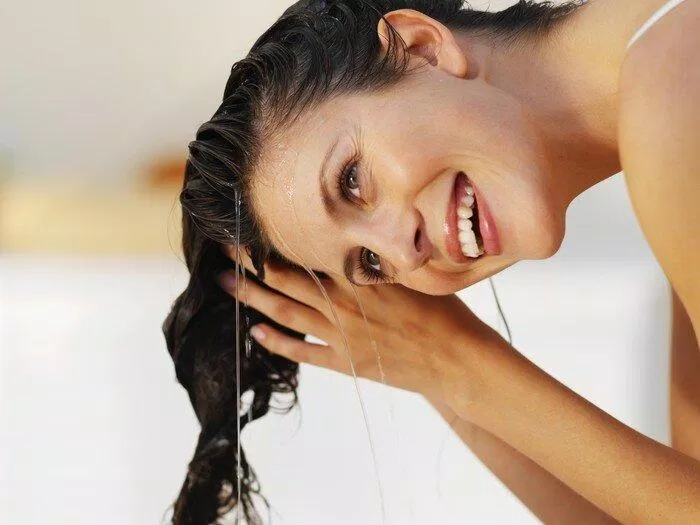 Nếu bạn có da đầu nhiều dầu nhờn thì cũng có thể cân nhắc sử dụng thành phần này (Ảnh: Internet)