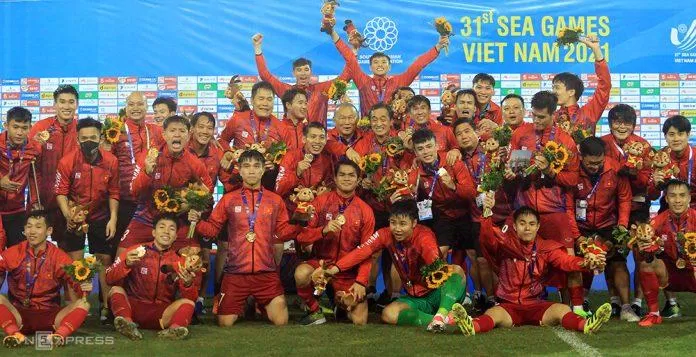 Ở kì SEA Games gần nhất tại sân nhà, HLV Park Hang Seo đã chọn bộ ba Hoàng Đức, Hùng Dũng và Tiến Linh. Đây cũng là những nhân tố quan trọng đã giúp U23 Việt Nam bảo vệ thành công tấm HCV. (Ảnh: Internet) Ở kì SEA Games gần nhất tại sân nhà, HLV Park Hang Seo đã chọn bộ ba Hoàng Đức, Hùng Dũng và Tiến Linh. Đây cũng là những nhân tố quan trọng đã giúp U23 Việt Nam bảo vệ thành công tấm HCV. (Ảnh: Internet)