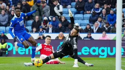 Martinelli kết thúc một pha chuyển trạng thái nhanh của Arsenal bằng một cú đặt lòng chính xác (Ảnh: Internet) Martinelli kết thúc một pha chuyển trạng thái nhanh của Arsenal bằng một cú đặt lòng chính xác (Ảnh: Internet)