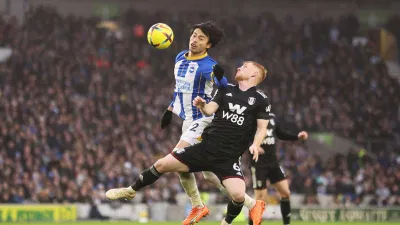 Mitoma im hơi lặng tiếng và Brighton chưa thể tạo ra đột biến trước Fulham trong hiệp 1 (Ảnh: Internet) Mitoma im hơi lặng tiếng và Brighton chưa thể tạo ra đột biến trước Fulham trong hiệp 1 (Ảnh: Internet)