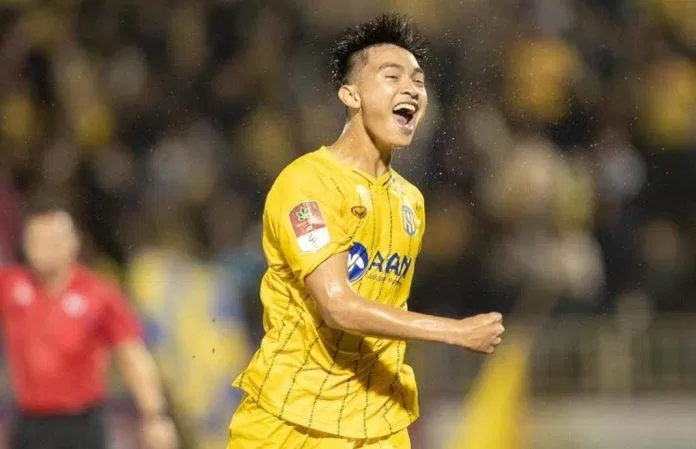 Cầu thủ trẻ Nam Hải mở tỷ số trận đấu. (Ảnh: Internet)