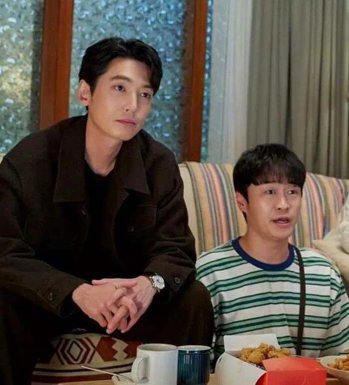 Jae Woo ngày càng thân thiết với và còn gọi là hyung (Ảnh: tvN)
