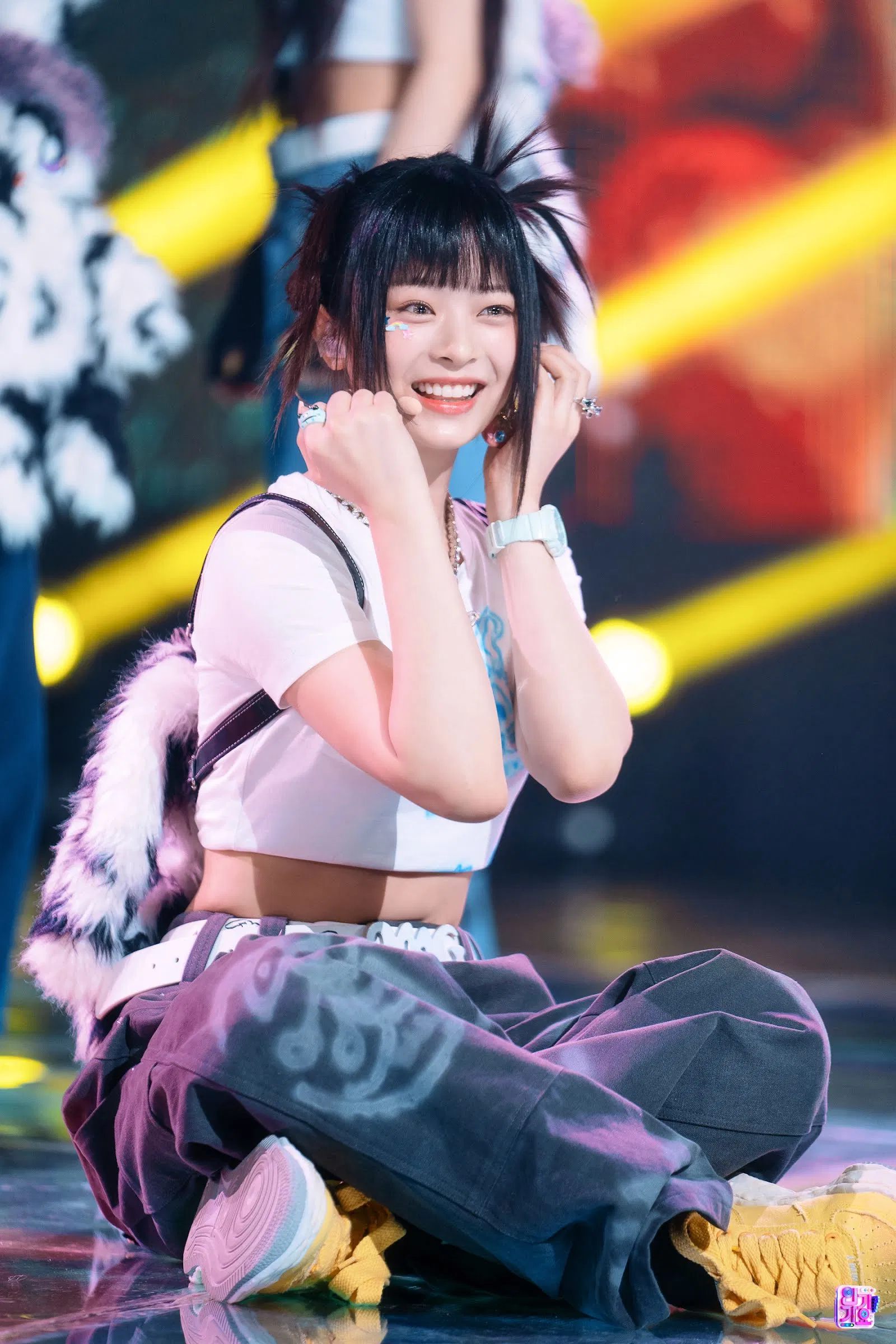 Đạo diễn SBS tức giận với Newjeans khi họ biểu diễn OMG tại Inkigayo Danielle Newjeans haerin newjeans Hanni NewJeans Hyein NewJeans kinh điển KPOP Minji NewJeans NEWJEANS NewJeans OMG nhóm nhạc Newjeans OMG NewJeans thành viên Newjeans