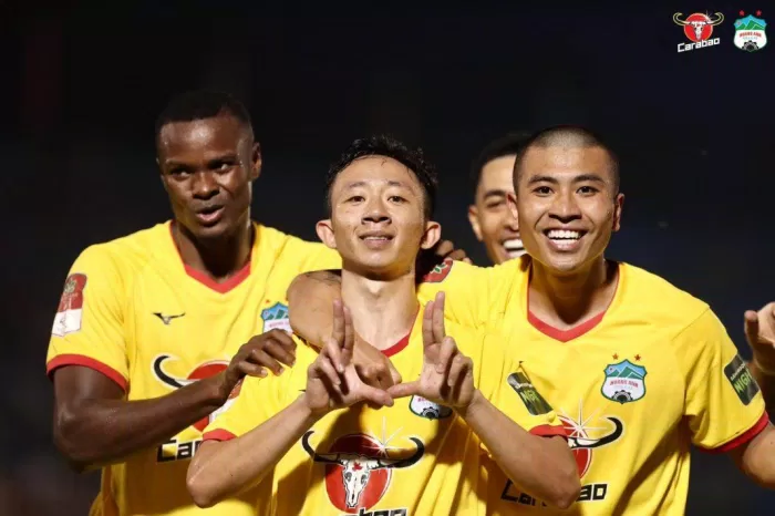 Châu Ngọc Quang mở tài khoản bàn thắng cho HAGL tại V.League 2023