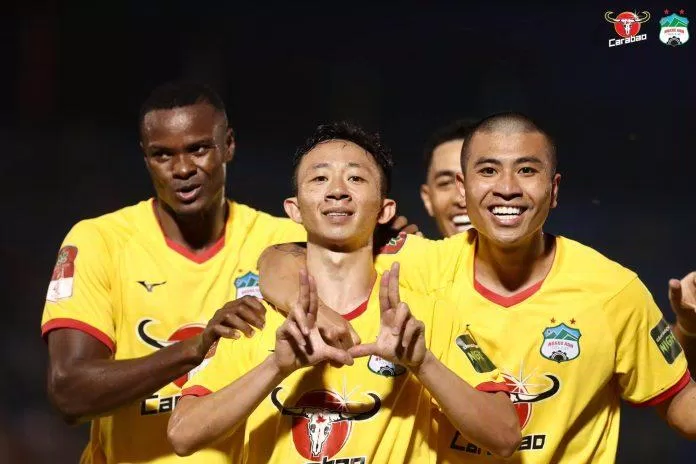 Châu Ngọc Quang mở tài khoản bàn thắng cho HAGL tại V.League 2023 (Ảnh: Internet) Châu Ngọc Quang mở tài khoản bàn thắng cho HAGL tại V.League 2023 (Ảnh: Internet)