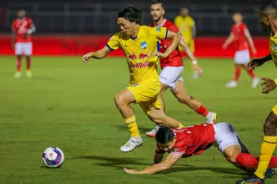 Tuấn Anh có hạnh phúc với lựa chọn ở lại? (Ảnh: Internet) Tuấn Anh có hạnh phúc với lựa chọn ở lại? (Ảnh: Internet)