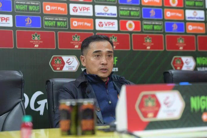 HLV Nguyễn Đức Thắng: "Với tôi, thua 0-1 cũng như 0-5" (Ảnh: Internet)