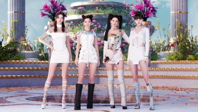 MAVE: gồm 4 thành viên là SIU:, ZENA:, MARTY: và TYRA: (Ảnh: Naver)